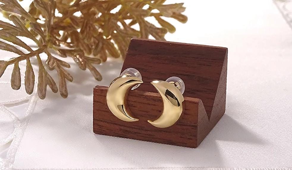 18K Yellow Gold Crescent Claw Stud Earrings, No Plating or Coating, Sculptural Minimal Jewelry For Her, Graduation Gift for Her.